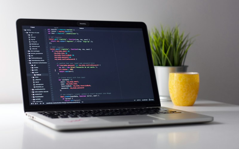 Ordinateur portable affichant du code